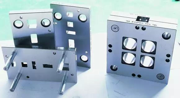 塑膠模具02.jpg